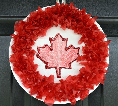 Help your kids get in the canada day spirit with one of festive crafts! Canada Day Wreath Craft for Kids | Play | CBC Parents