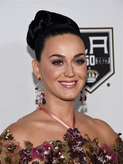 Katy Perry Wears Hstern Nature Earrings In The Once Upon A Time Gala