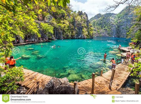 People Tourists Swimming At Kayangan Lake In Coron Island Palawan The Philippines Editorial