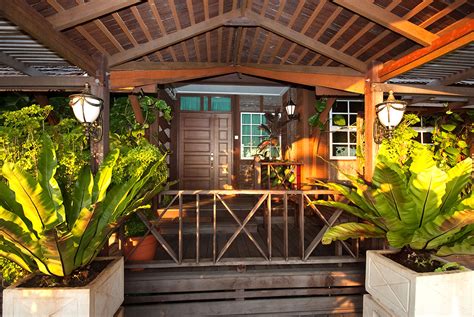 Mabul water bungalows are located on mabul island off the southeast coast of borneo island. Gallery - Mabul Water Bungalows