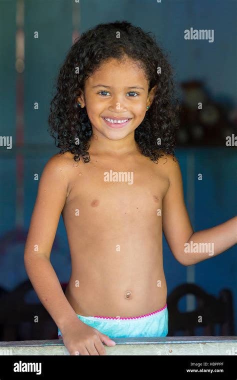 Les Jeunes Br Siliens Girl Smiling In Manaus Br Sil Photo Stock Alamy