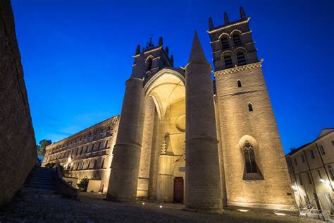 A pair of welterweight champions are coming to the apprentice. Photographie d'architecture de la Cathédrale Saint Pierre ...