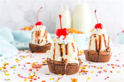 Brownie Ice Cream Sundae Cupcakes Food Folks And Fun