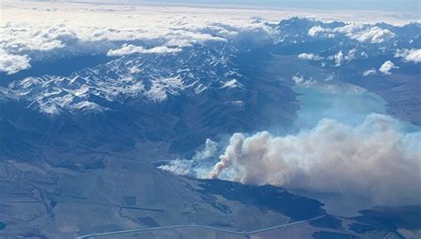 Eighty People Trapped As Large Scrub Fire Burns Out Of Control Near Mt