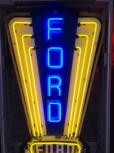 Ford Neon Sign With The Emblem Of The 50s Size 153 Cm