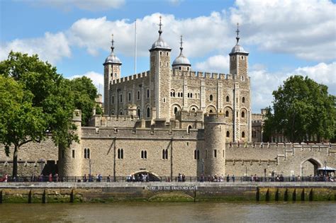 50 Amazing British Landmarks Everyone Should Visit