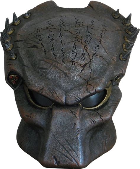 As well as protecting the predator's head, the mask has a sound amplifier, multiple vision modes, a zoom function. AVP-R Predator Wolf Bio Helmet by PredatrHuntr on DeviantArt