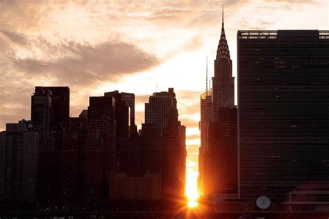 A Spectacular Manhattanhenge Sunset Created A Radiant Glow Of Light