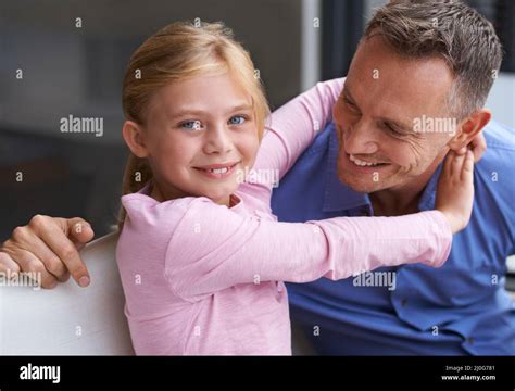 retrato sonriente niña padre fotos e imágenes de stock alamy