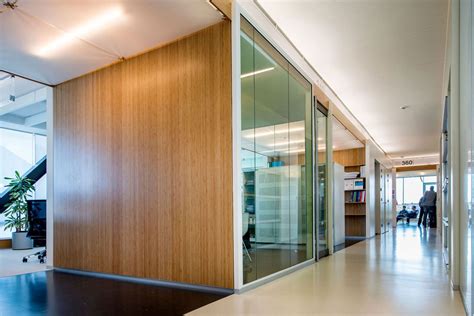 Modern wood walls that look good says Pin on Ceilings