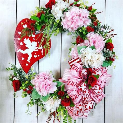 32 Fabulous Valentine Wreath Design Ideas For Your Front Door Decor