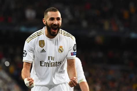 The injury thankfully does not look serious and he apparently was taken off. Karim Benzema Real Madrid 2020 - 2500x1667 - Download HD ...