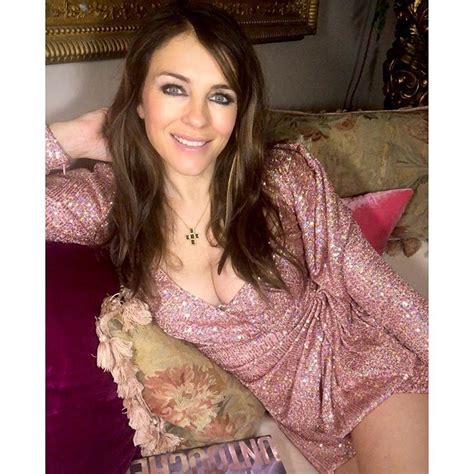 Elizabeth Hurley En Instagram “razzle Dazzle 💗” In 2020 Elizabeth