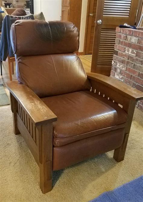 Lot 12 Quality Flexsteel Leather Recliner In Mission Style Puget