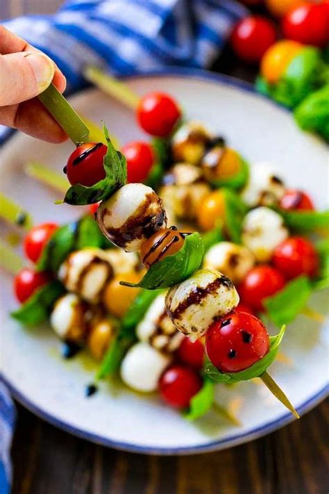 Antipasto skewers recipes and party appetizers ideas. Antipasto skewers recipes Caprese salad easy party food ideas #Italian #antipasti #antipasto # ...