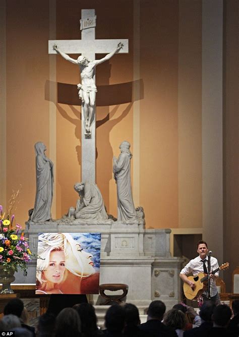 Memorial For Mindy Mccready Reflects On Tragic Country Singers Life