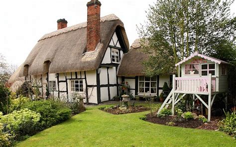 20 Gorgeous English Thatched Cottages