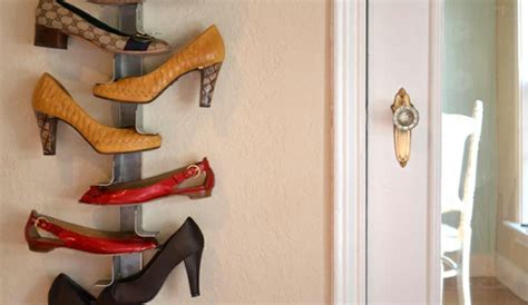 In die zwischenräume können sie mit den spitzen voran ihre schuhe schieben und so platzsparend jede menge paare aufbewahren. Schuhregal selber bauen - 30 pfiffige DIY Ideen für Sie