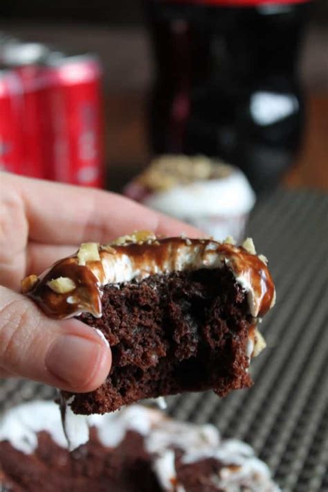 Coke Cupcakes With Marshmallow Frosting The Spiffy Cookie