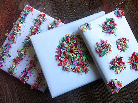 Tissue paper normally comes in bright colors and is cheaper than wrapping paper, but it reall does make a great gift wrapping paper material! 26 BEAUTIFUL CHRISTMAS WRAPPING IDEAS WITH THESE ...