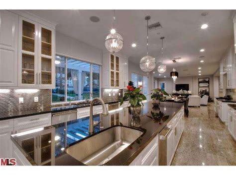 Sean Diddy Combs Former Mansion Listed For 109m Zillow Porchlight