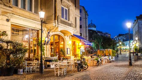 © alexander spatari / getty images. Bucharest tour by night - RomaniaTourStore