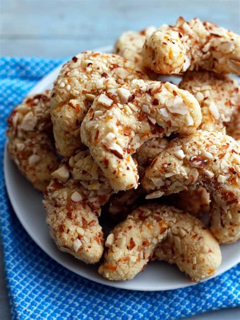 Salt 2 1/2 cup flour 4 egg whites 1 cup sugar 3/4 cup finely ground walnuts 1 tsp. Pin on Recipes