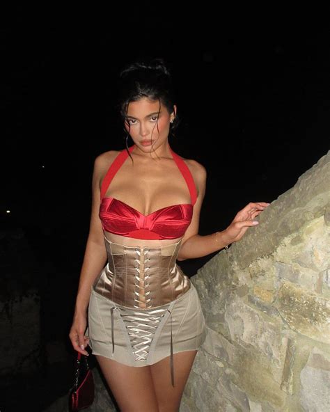 Kylie Jenner S Fans Spot Clue She Secretly Broke Up With Timothee Chalamet As She Rocks Cone