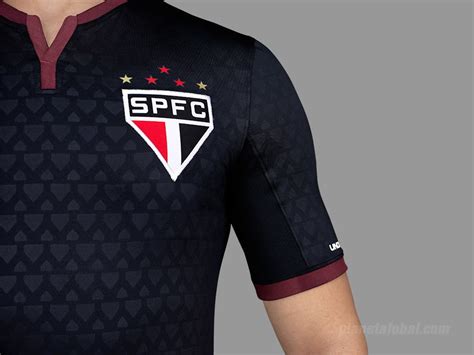 / a bola rola no gramado do morumbi a. Tercera camiseta Under Armour del São Paulo FC 2017/18