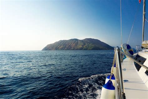 sicily 11 reasons to book a glamorous island hopping yacht holiday metro news