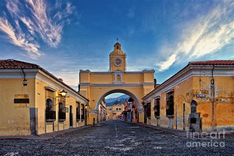 El Arco De Santa Catarina Antigua Guatemala Photograph By Sam Antonio
