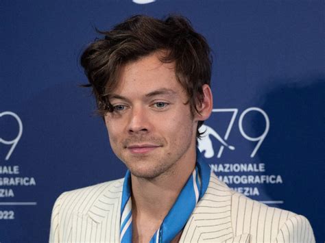 Harry Styles And Nick Kroll Kiss At Venice Film Festival Promifacts UK