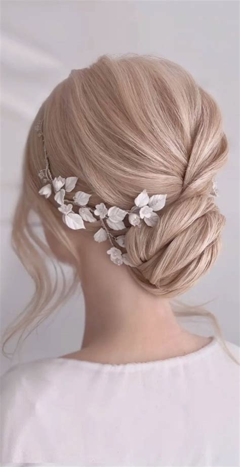 Here are our very favorite wedding guest hairstyles for your next event. Bridal hairstyles that perfect for ceremony and reception : twisted bun