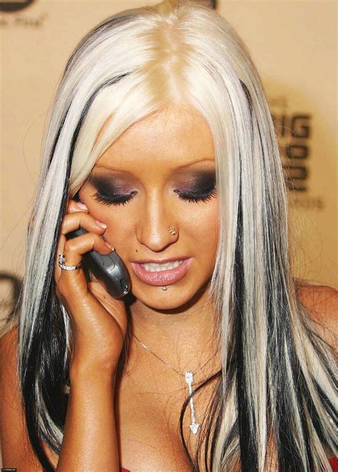 Christina Aguilera Labret Piercing