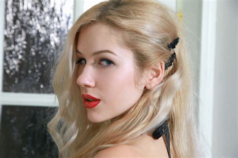Imagini de fundal femei Marianna Merkulova blondă ruj rosu față