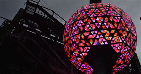 So That S Why A Ball Drops In Times Square On New Year S Huffpost Uk News