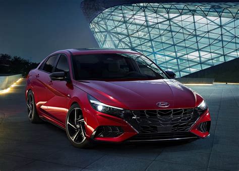 It casts a longer shadow compared to the outgoing sedan, it travels between the wheels, the 2021 elantra spans more than 107 inches, which is about an inch longer than before. Novo Hyundai Elantra N Line 2021 - Versão esportiva traz ...