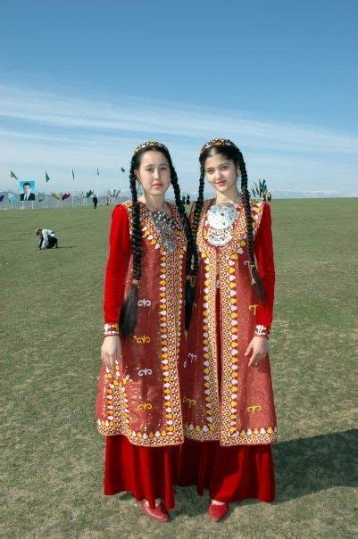 Turkmenistans Traditional Clothes Traditional Outfits Traditional