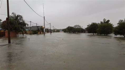 Dilaporkan mangsa banjir di jeli, kuala krai dan tanah merah meningkat kepada 1,824 orang pagi ini. Gambar Banjir Di Kelantan Terkini Disember 2014