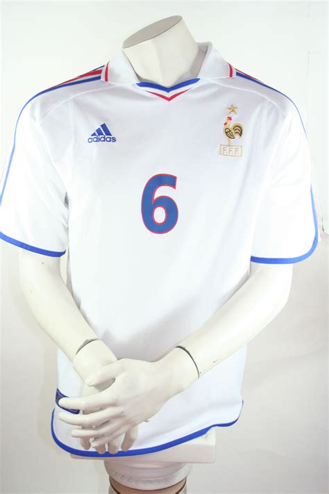 Eine europameisterschaft im eigenen land ist immer etwas besonderes und für die französische nationalmannschaft wird die em 2016 zum heimspiel. Frankreich Trikot Euro 2000 Europameister 6 djorkaeff M ...