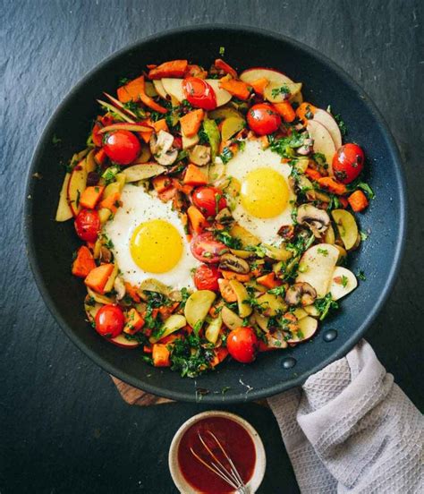Vegetarian Breakfast Recipe With Vegetables And Fried Eggs