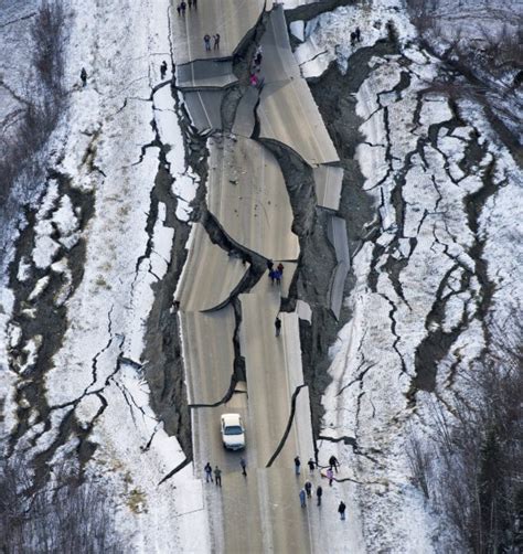 Incredible Alaskan Earthquake Snaps Show Road Ripped In Half Metro News