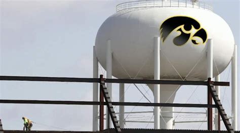 Kinnick Stadium Water Tower Will Soon Have Tigerhawk Logo The Gazette