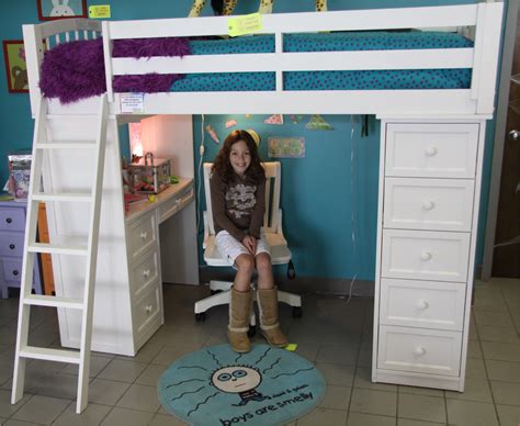 A kids loft bed with desk. Twin Size Loft Bed with Desk Underneath Plans | AdinaPorter
