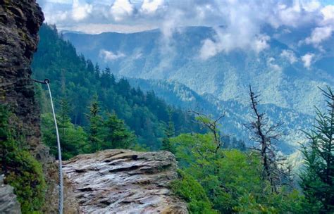 Top Ways To Avoid The Peak Crowds At The Great Smoky Mountains National Park