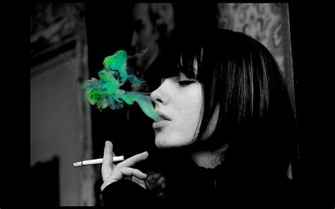 창문 어두운 시티 실내 여성 Aenami 담배 일몰 여자들 흡연 맨발 삽화 Hd 배경 화면 Wallpaperbetter