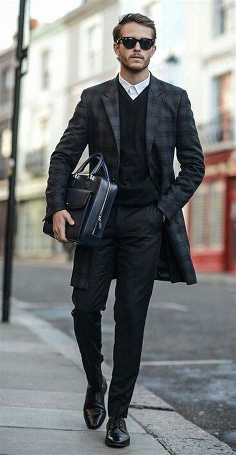 Modern Business Winter Outfit Ideas For Men In The Office29 Mens