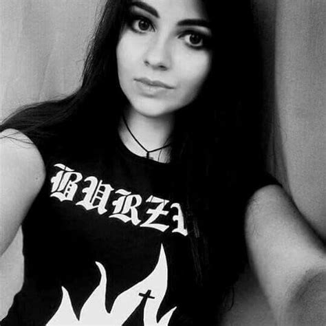 Pin By Araya Araya On Black Clothes Black Metal Girl Black Metal Chicks Metal Girl