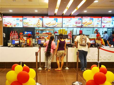 One of the pioneer halal eateries in singapore, arnold's fried chicken has now been in business for more than 30 years. PinkyPiggu: Jollibee Singapore ~ Popular Fried Chicken ...