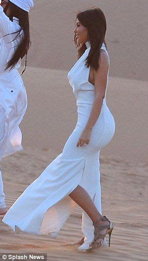 kim kardashian wear heels as she traipse through the desert in dubai dailymail kim kardashian